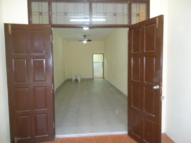 2 Bedroom Bungalow, Bangrak, entrance