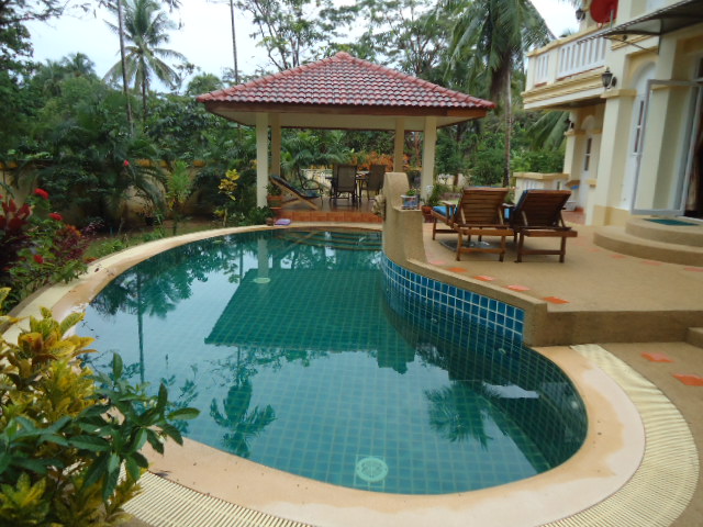 Lipa Noi Villa pool