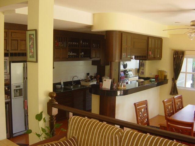 Lipa Noi Villa kitchen