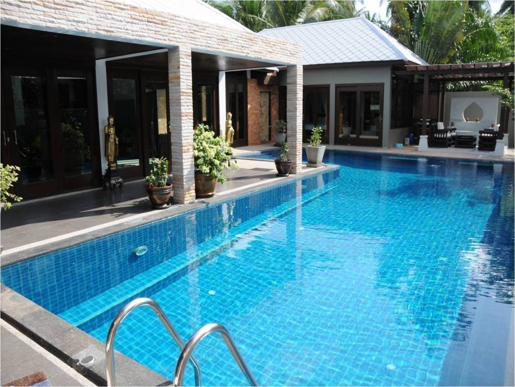 Executive Villa pool
